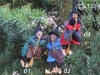 Phù thủy cưỡi chổi điện tử treo trang trí Halloween HLW-PT-01 (tặng pin)